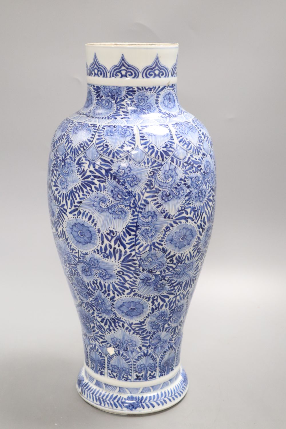 A large Chinese Kangxi blue and white vase, height 41cm